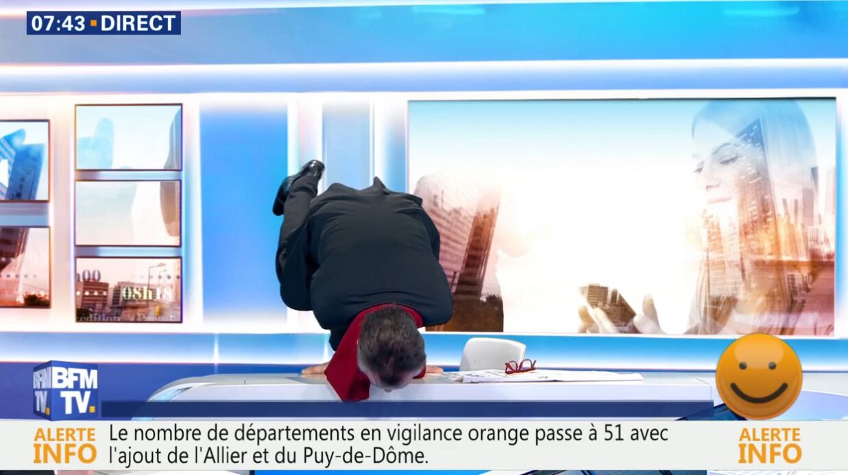 VIDEO Christophe Barbier: le journaliste tente un poirier en plein direct sur BFMTV